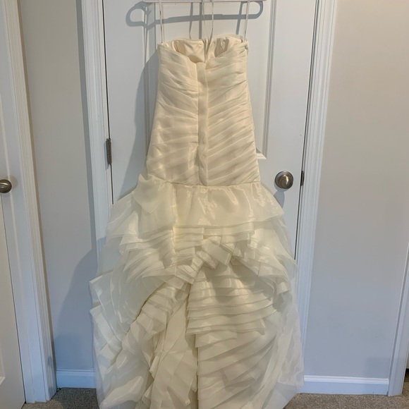 Vera Wang White Wedding Dress Size 4 - Picture 5 of 7